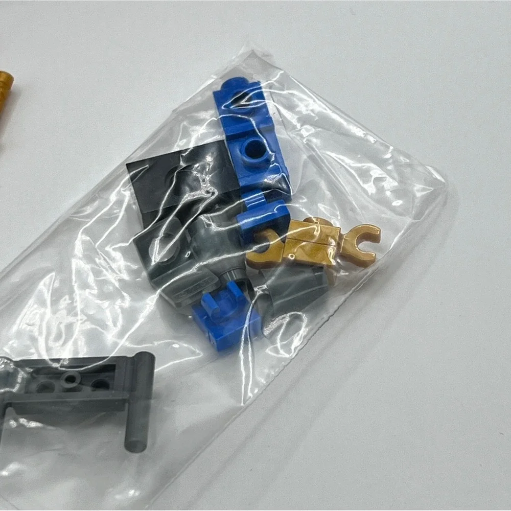 LEGO Ninjago Jay Minifigure Blue Ninja with Gold Katanas and Accessories